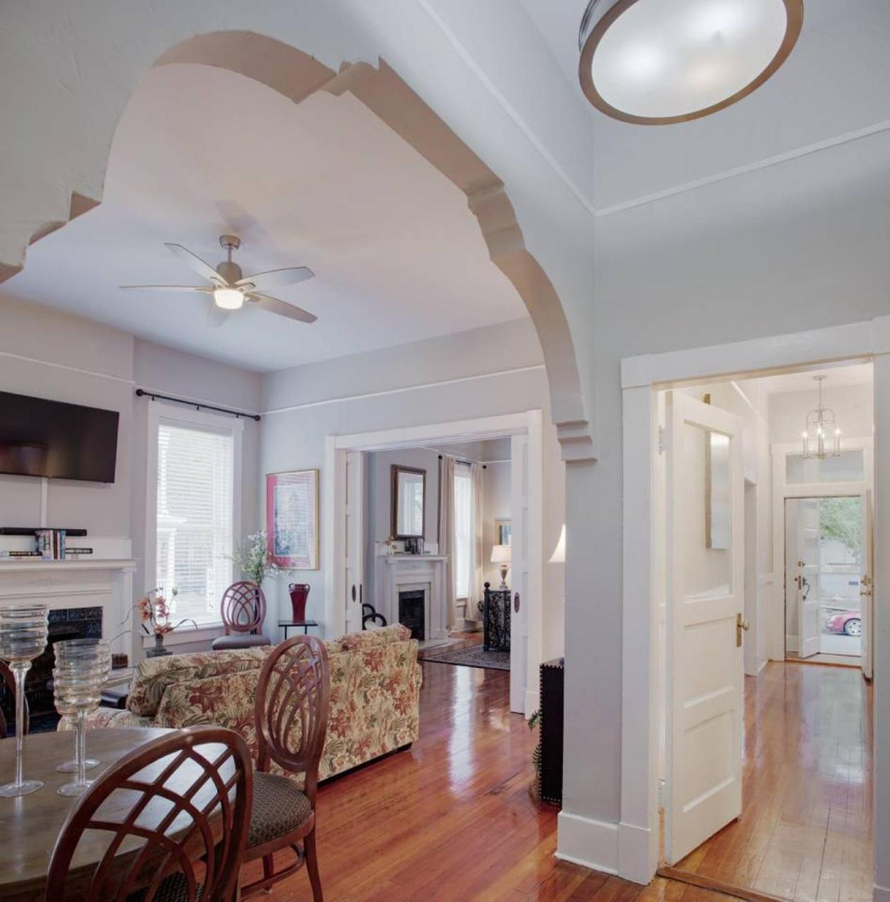 420Waldburg A - Modern Apt With Southern Charm Blocks From Forsyth Apartman Savannah Kültér fotó