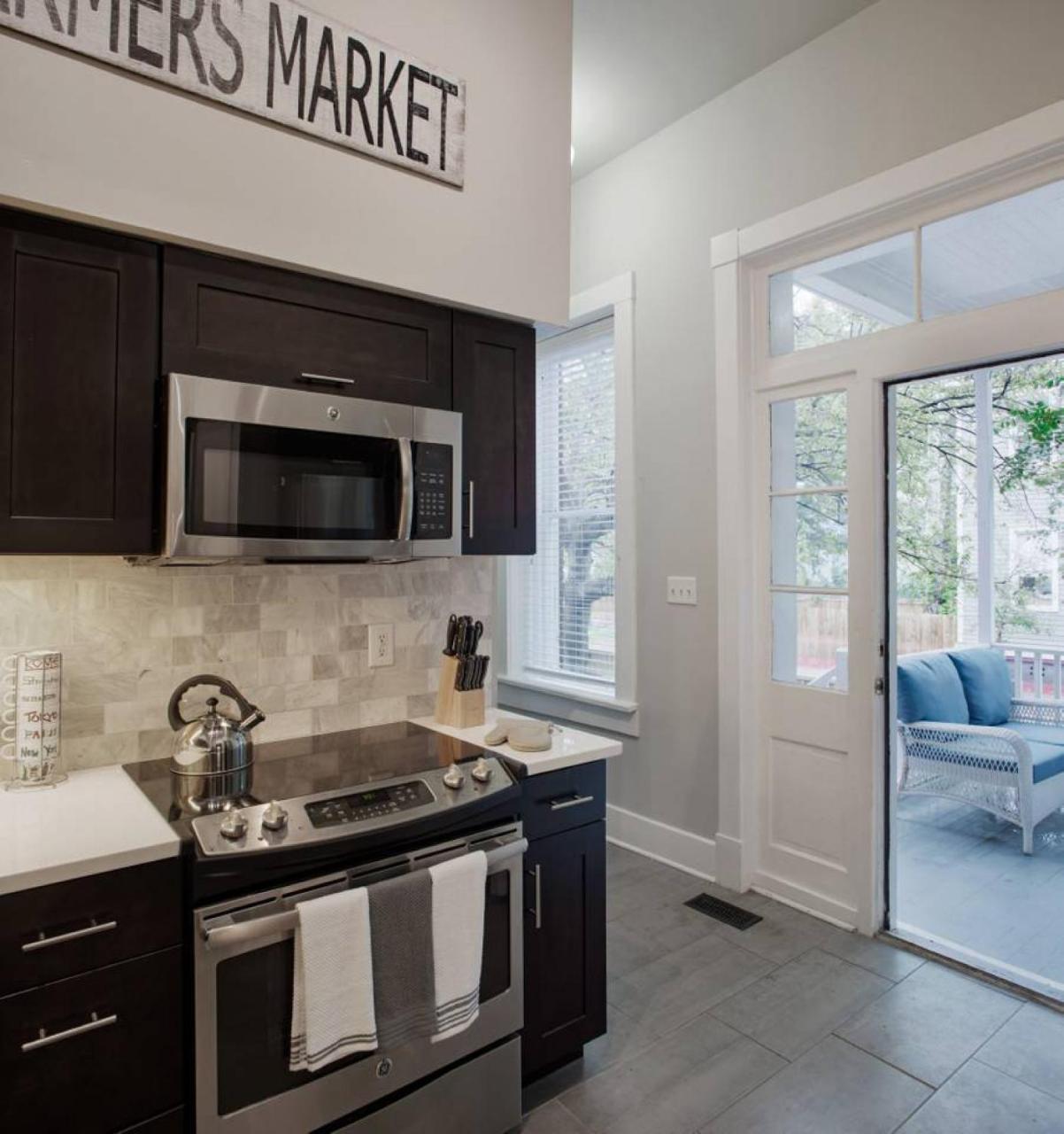 420Waldburg A - Modern Apt With Southern Charm Blocks From Forsyth Apartman Savannah Kültér fotó